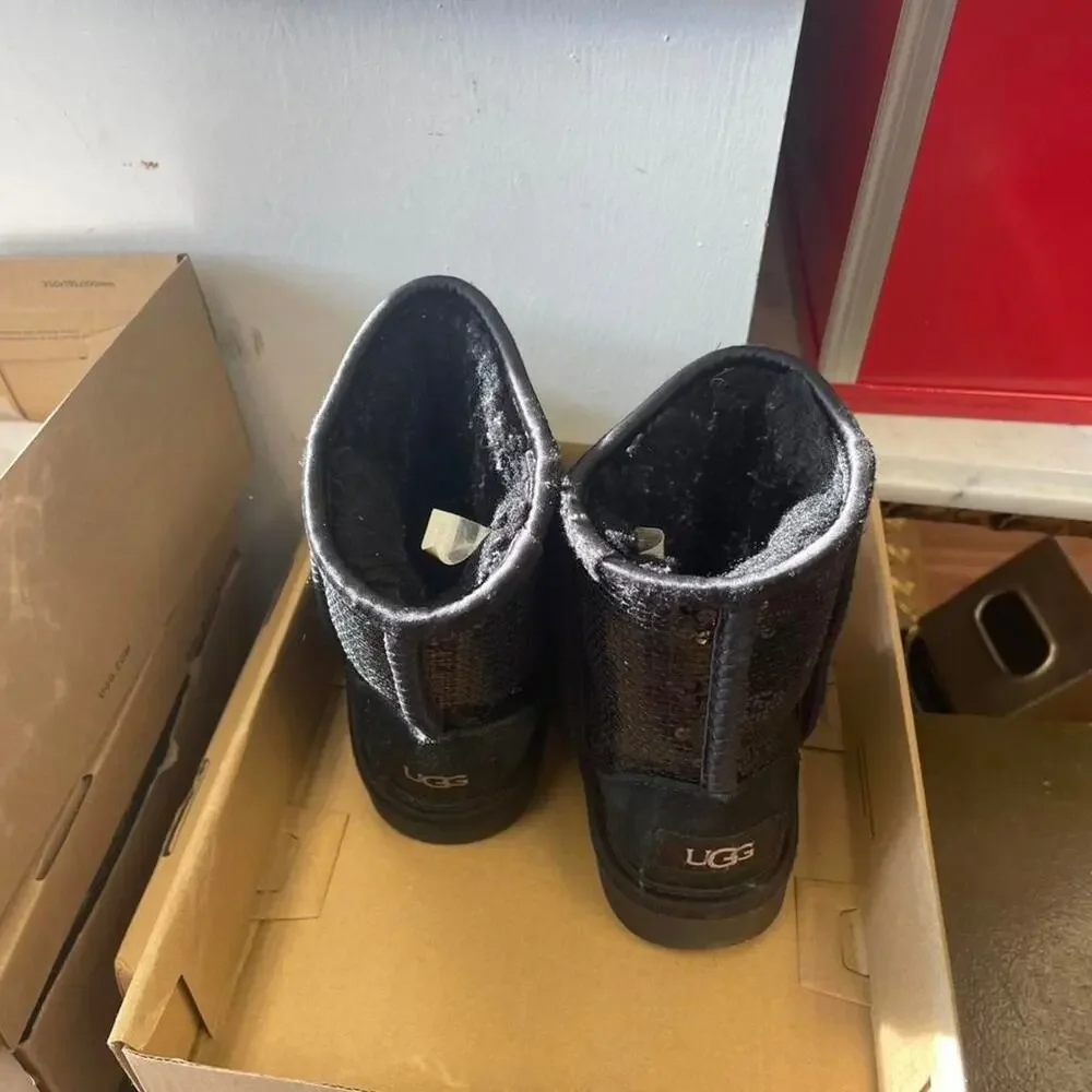 Black ugg KIDS BOOTS